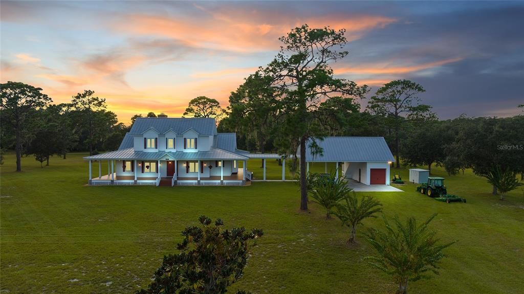 Recently Sold: $2,315,000 (5 beds, 3 baths, 3214 Square Feet)