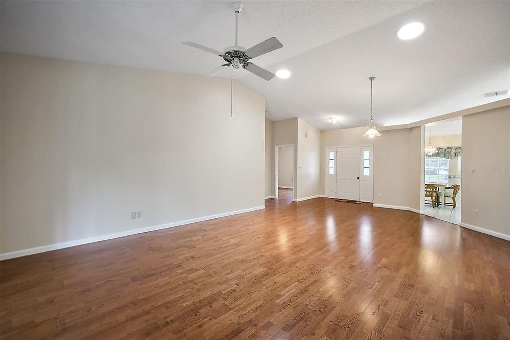 Recently Rented: $1,700 (2 beds, 2 baths, 1693 Square Feet)