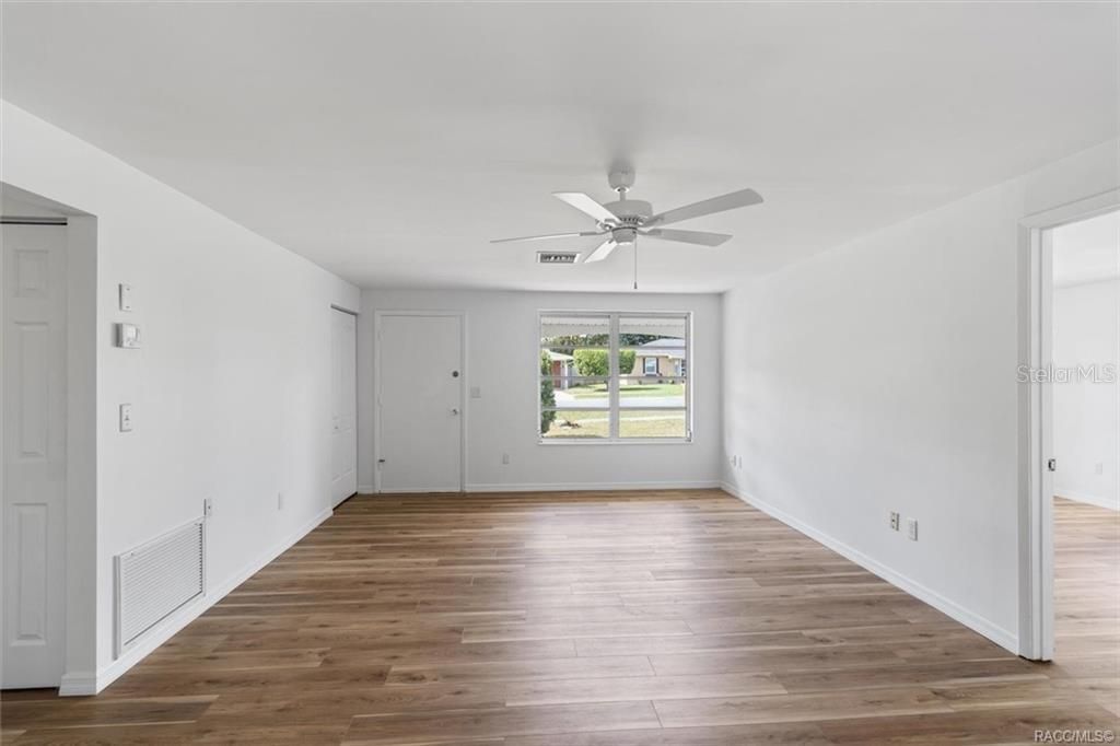 Active With Contract: $180,000 (2 beds, 2 baths, 1025 Square Feet)