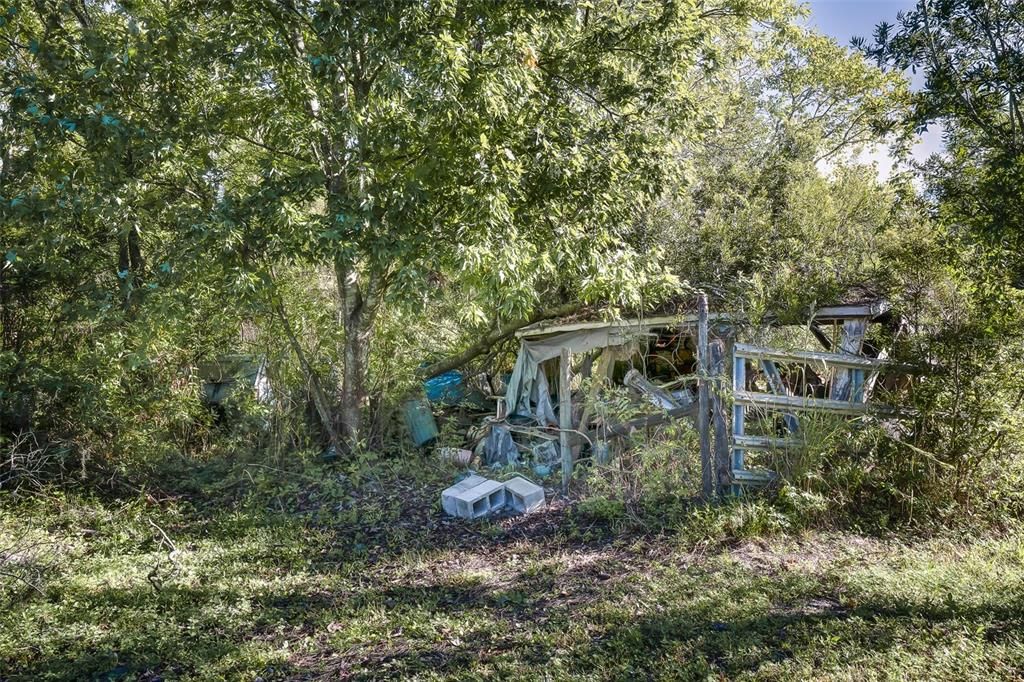 Old shed that needs to be removed ,has no value