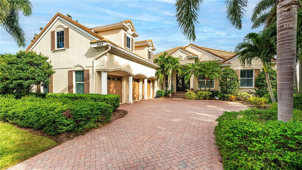 Recently Sold: $1,475,000 (3 beds, 3 baths, 3600 Square Feet)