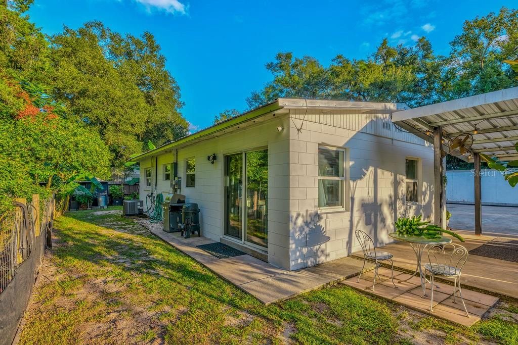 Recently Sold: $279,900 (2 beds, 1 baths, 858 Square Feet)
