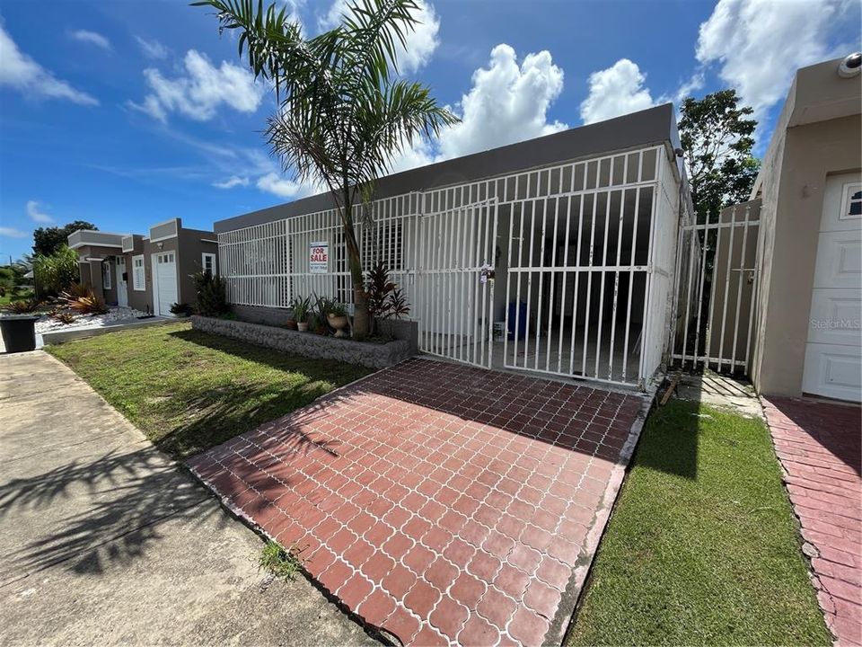 Vendido Recientemente: $150,000 (4 camas, 2 baños, 2030 Pies cuadrados)