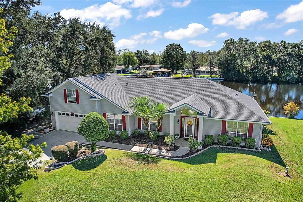 Your waterfront oasis awaits!