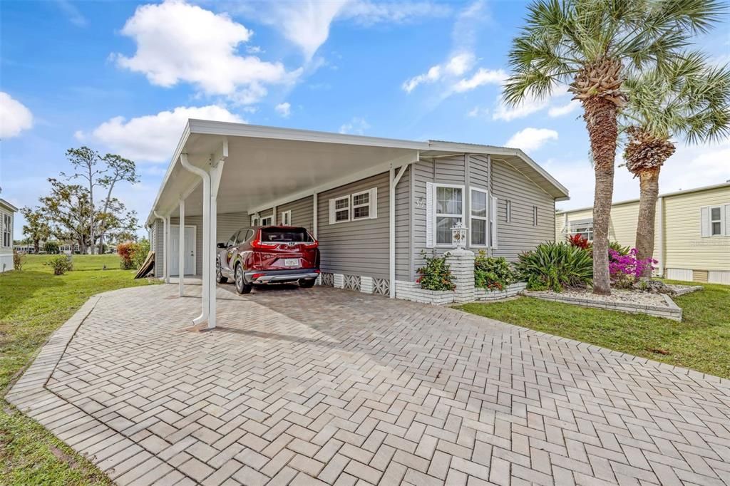 合同活跃: $139,000 (2 贝兹, 2 浴室, 1056 平方英尺)