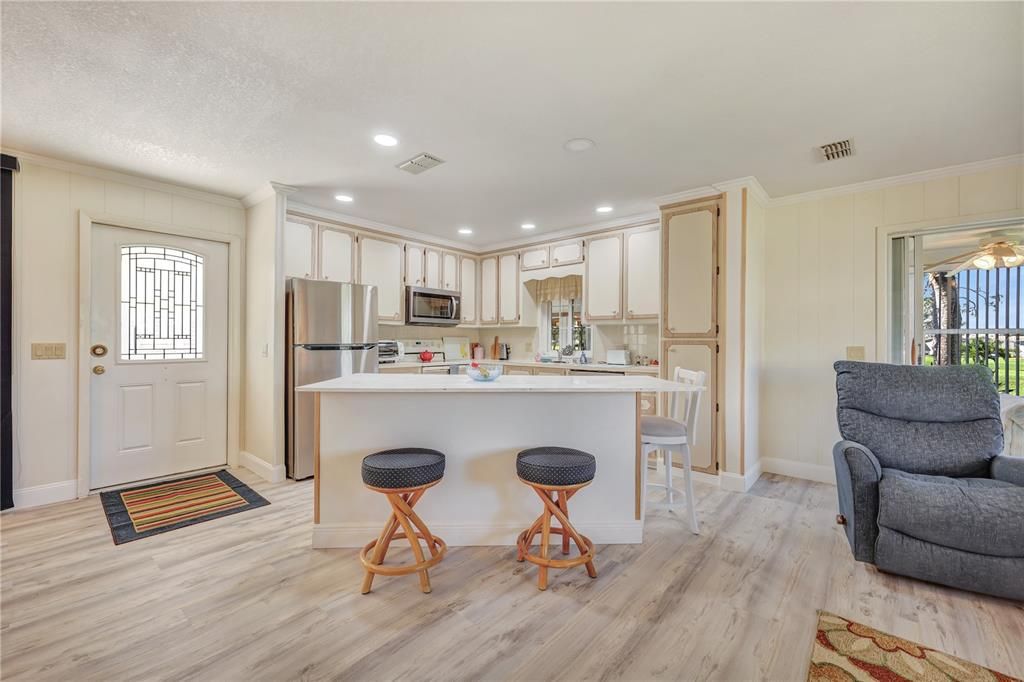 合同活跃: $139,000 (2 贝兹, 2 浴室, 1056 平方英尺)