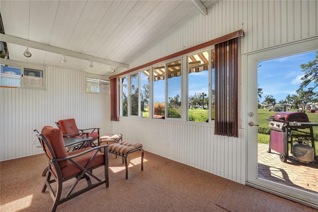 合同活跃: $139,000 (2 贝兹, 2 浴室, 1056 平方英尺)