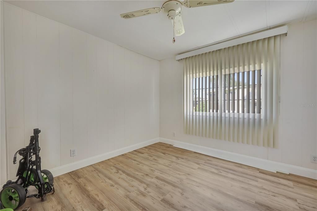 合同活跃: $139,000 (2 贝兹, 2 浴室, 1056 平方英尺)