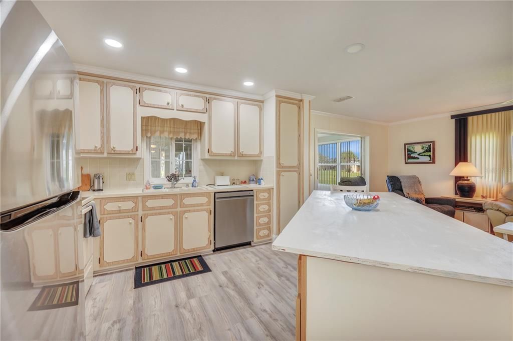 合同活跃: $139,000 (2 贝兹, 2 浴室, 1056 平方英尺)