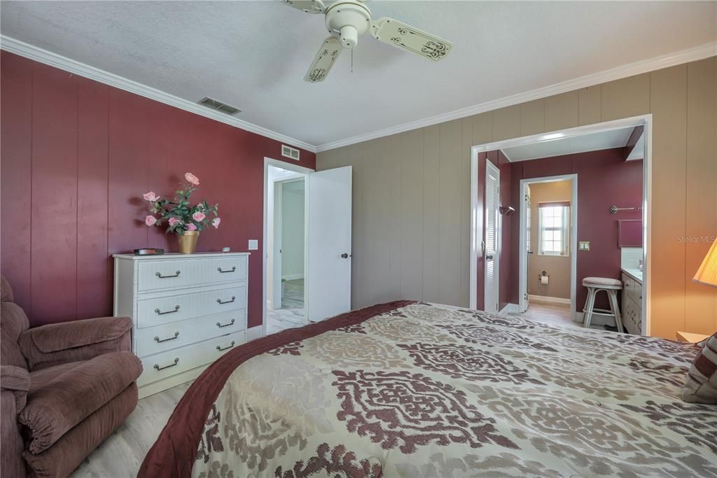 合同活跃: $139,000 (2 贝兹, 2 浴室, 1056 平方英尺)