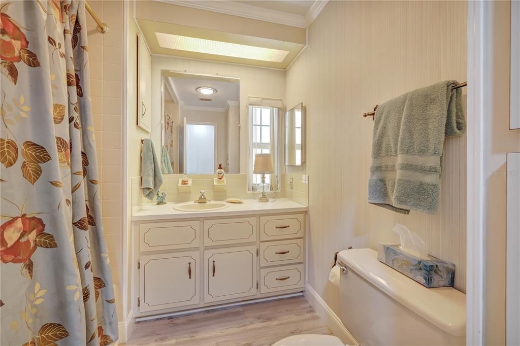 合同活跃: $139,000 (2 贝兹, 2 浴室, 1056 平方英尺)