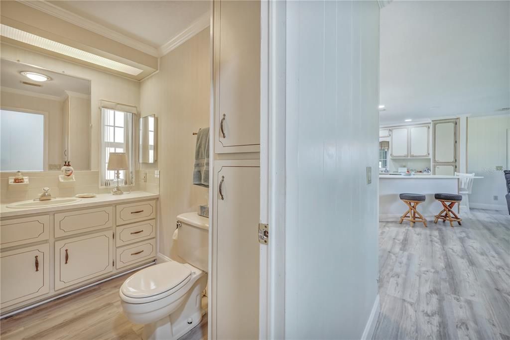 合同活跃: $139,000 (2 贝兹, 2 浴室, 1056 平方英尺)