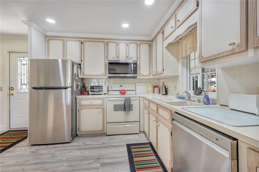 合同活跃: $139,000 (2 贝兹, 2 浴室, 1056 平方英尺)