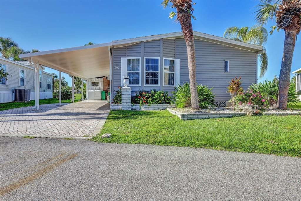 合同活跃: $139,000 (2 贝兹, 2 浴室, 1056 平方英尺)