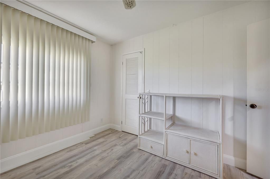 合同活跃: $139,000 (2 贝兹, 2 浴室, 1056 平方英尺)