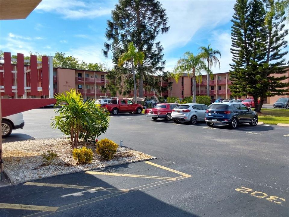 最近售出: $92,900 (2 贝兹, 1 浴室, 912 平方英尺)