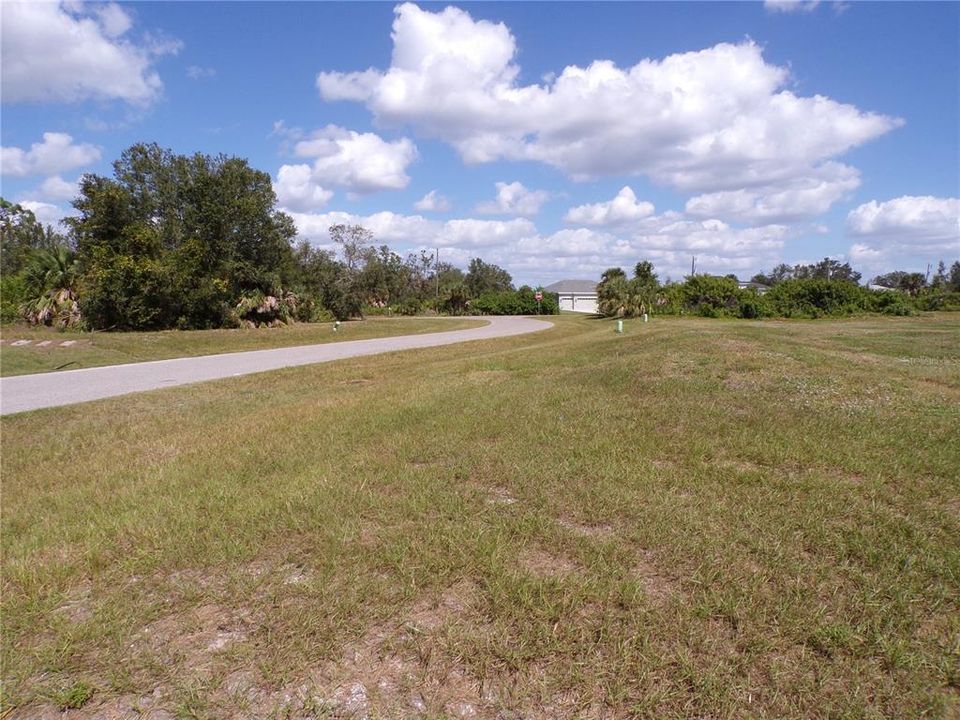 Activo con contrato: $40,990 (0.18 acres)