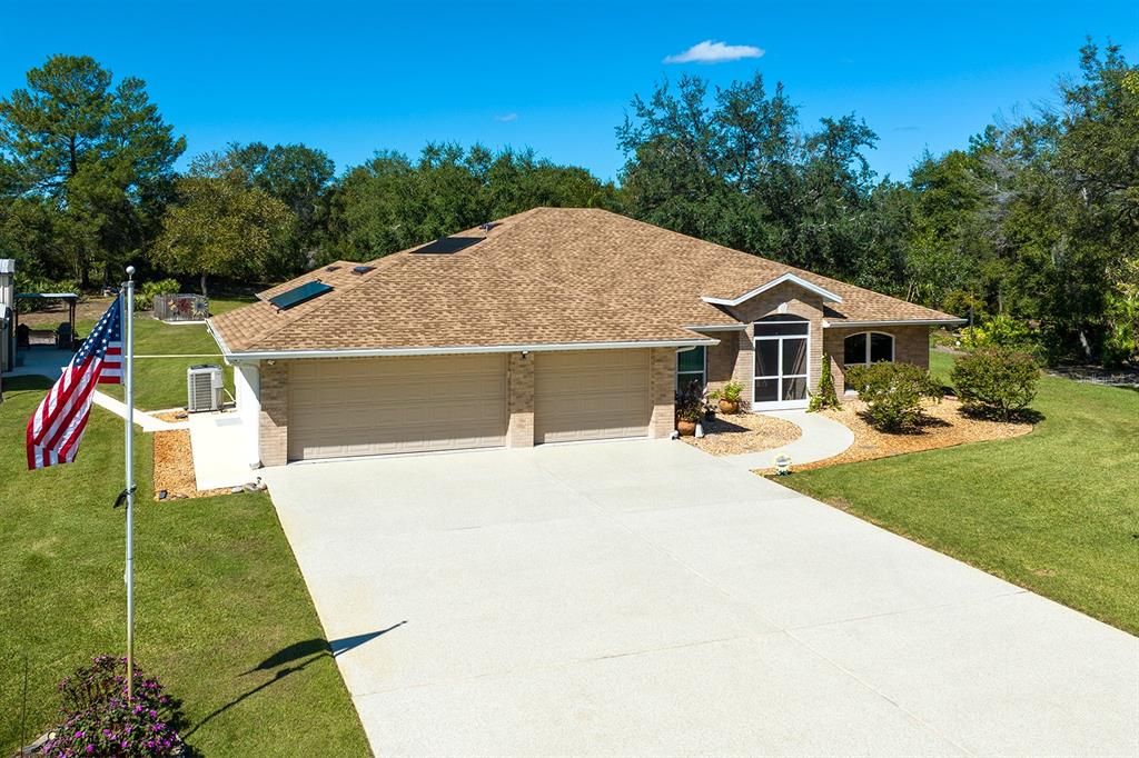 Recently Sold: $600,000 (4 beds, 3 baths, 2278 Square Feet)