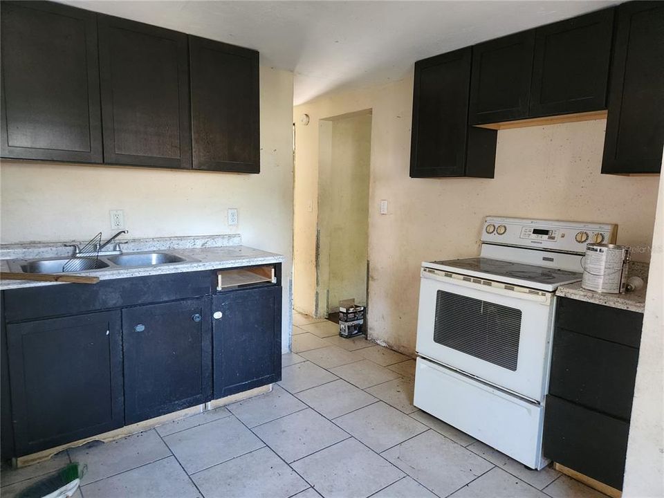 Active With Contract: $86,900 (2 beds, 1 baths, 638 Square Feet)