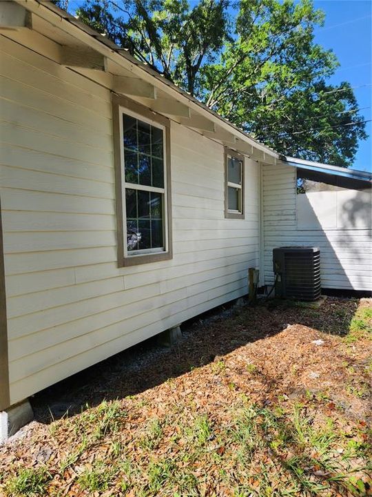 Active With Contract: $86,900 (2 beds, 1 baths, 638 Square Feet)