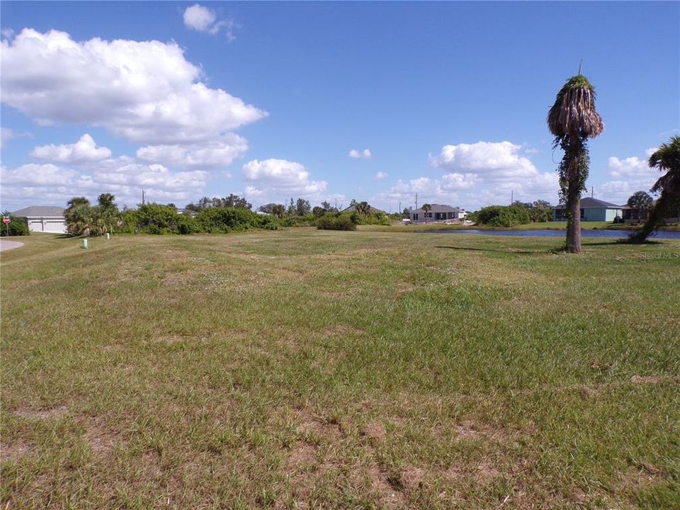 Activo con contrato: $40,990 (0.19 acres)