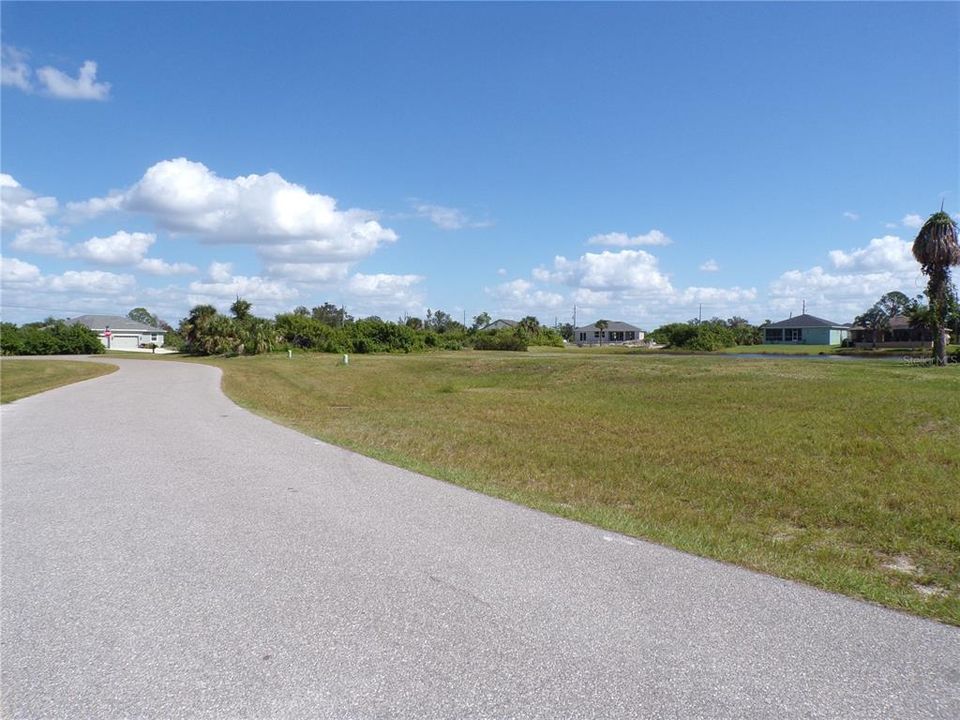 Active With Contract: $40,990 (0.19 acres)