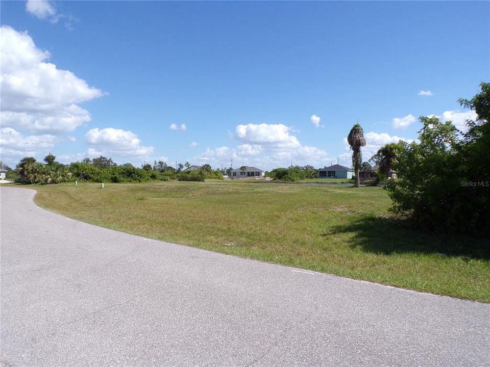 Active With Contract: $40,990 (0.19 acres)