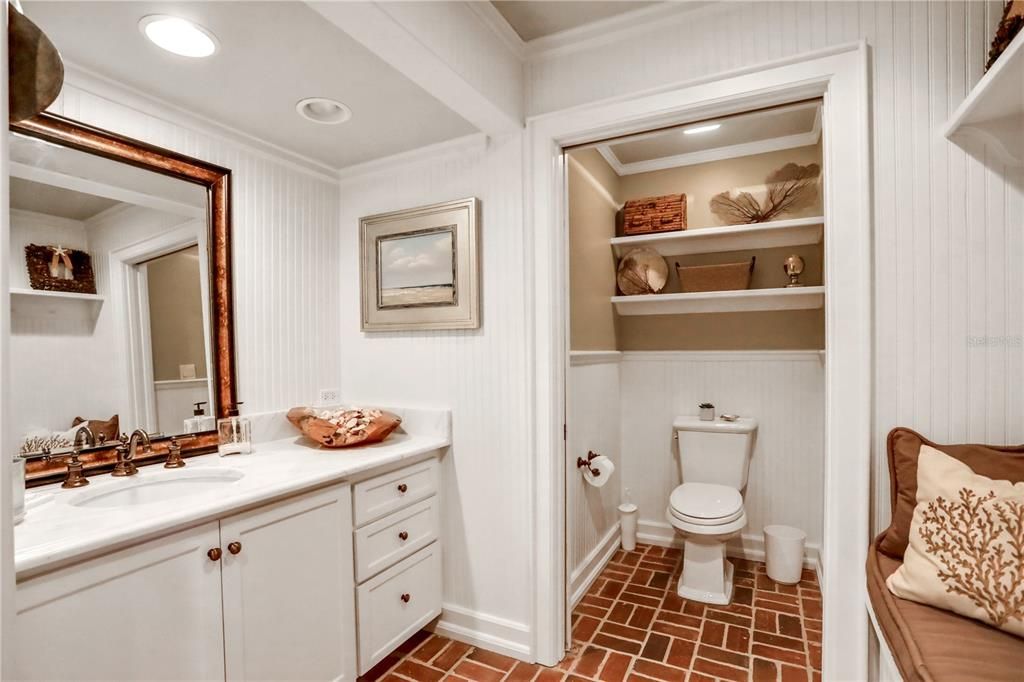 最近售出: $965,000 (5 贝兹, 4 浴室, 5298 平方英尺)