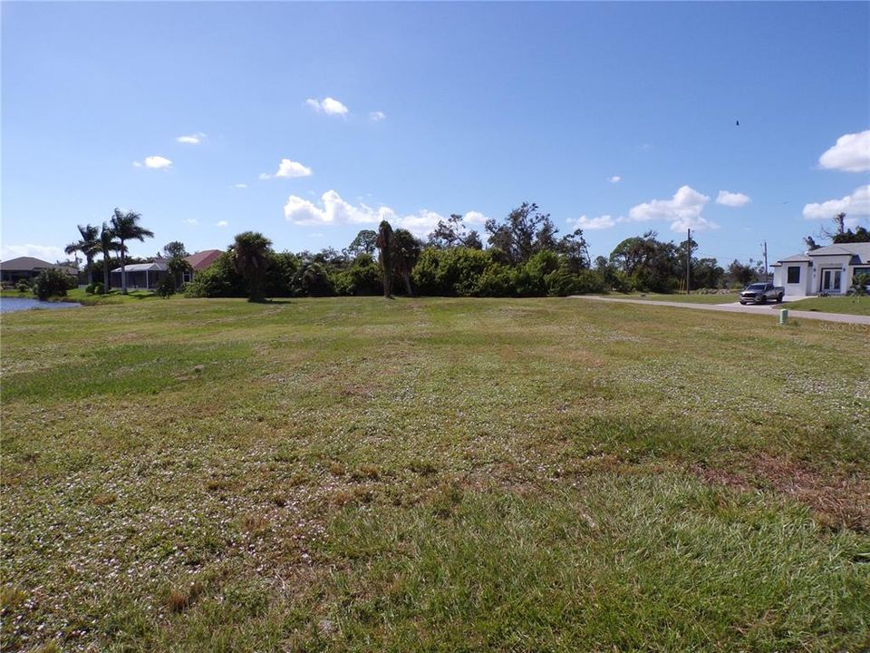 Activo con contrato: $40,990 (0.18 acres)