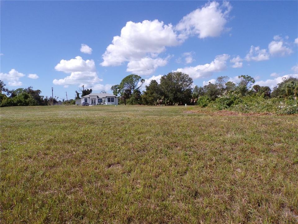 Activo con contrato: $40,990 (0.18 acres)