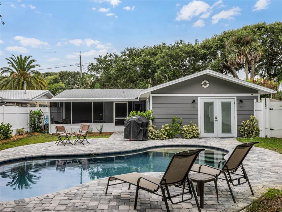 Recently Sold: $900,000 (3 beds, 2 baths, 1397 Square Feet)