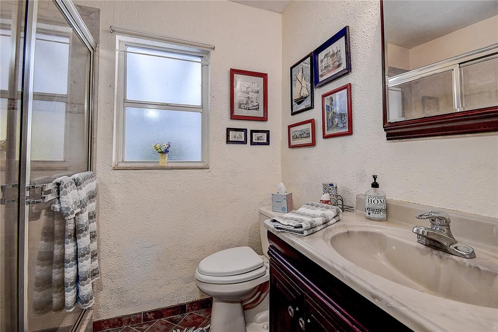 最近售出: $875,000 (2 贝兹, 1 浴室, 1404 平方英尺)