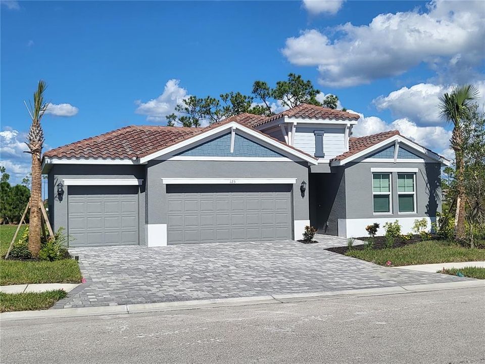 Recently Sold: $650,000 (3 beds, 2 baths, 2386 Square Feet)