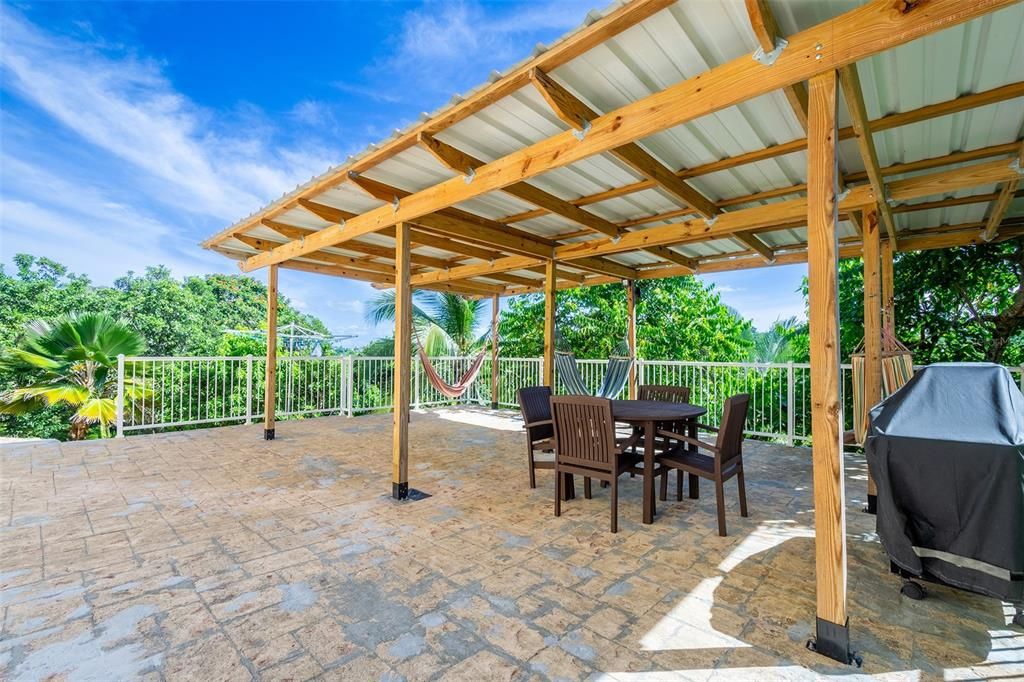 Covered patio and grill on bottom floor