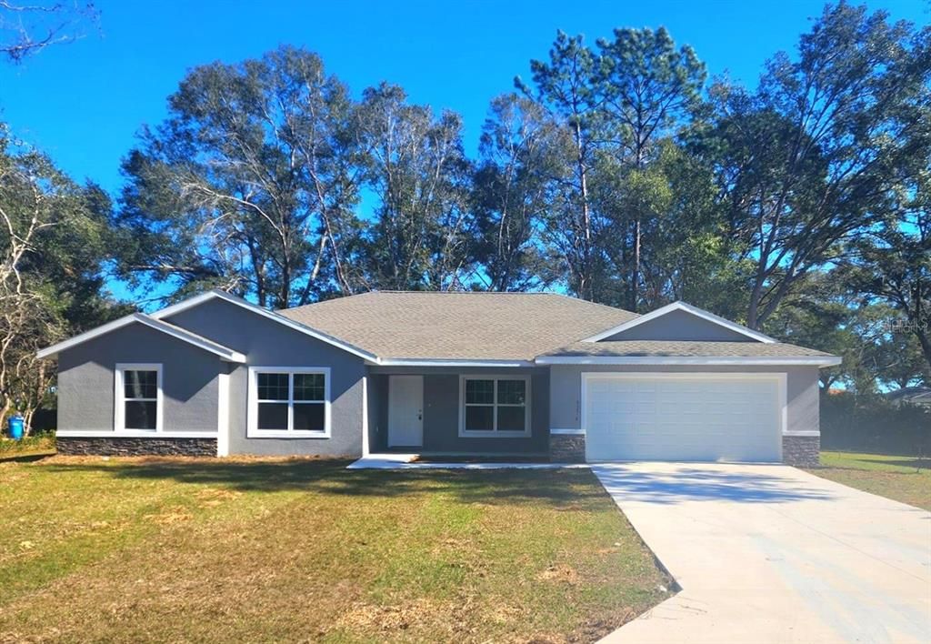 Recently Sold: $415,000 (4 beds, 2 baths, 1927 Square Feet)