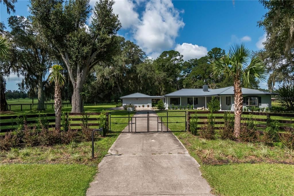 Recently Sold: $579,000 (3 beds, 2 baths, 2332 Square Feet)