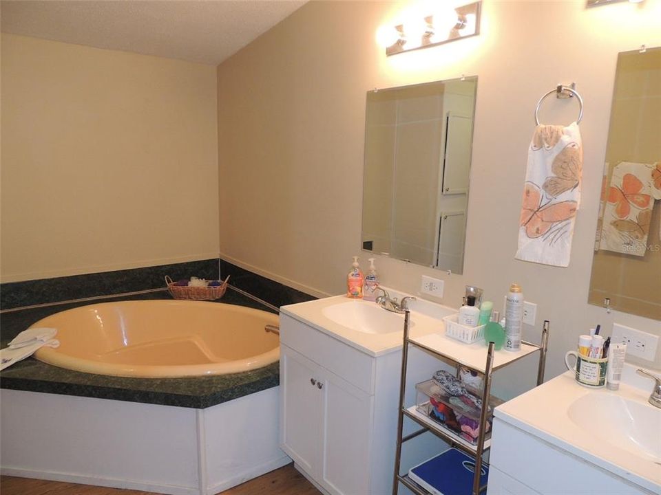Недавно продано: $175,000 (3 спален, 2 ванн, 1584 Квадратных фут)