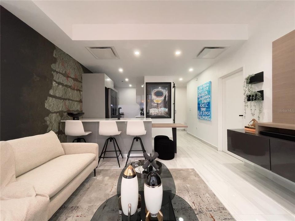 Recently Rented: $3,200 (1 beds, 1 baths, 868 Square Feet)