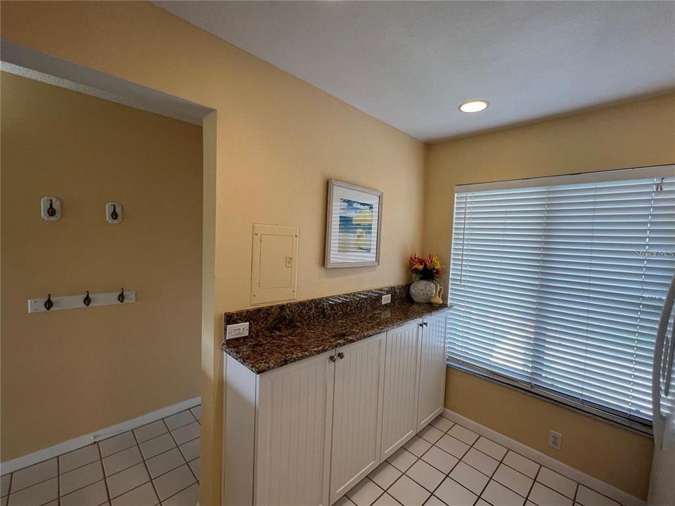 Active With Contract: $2,500 (2 beds, 2 baths, 890 Square Feet)