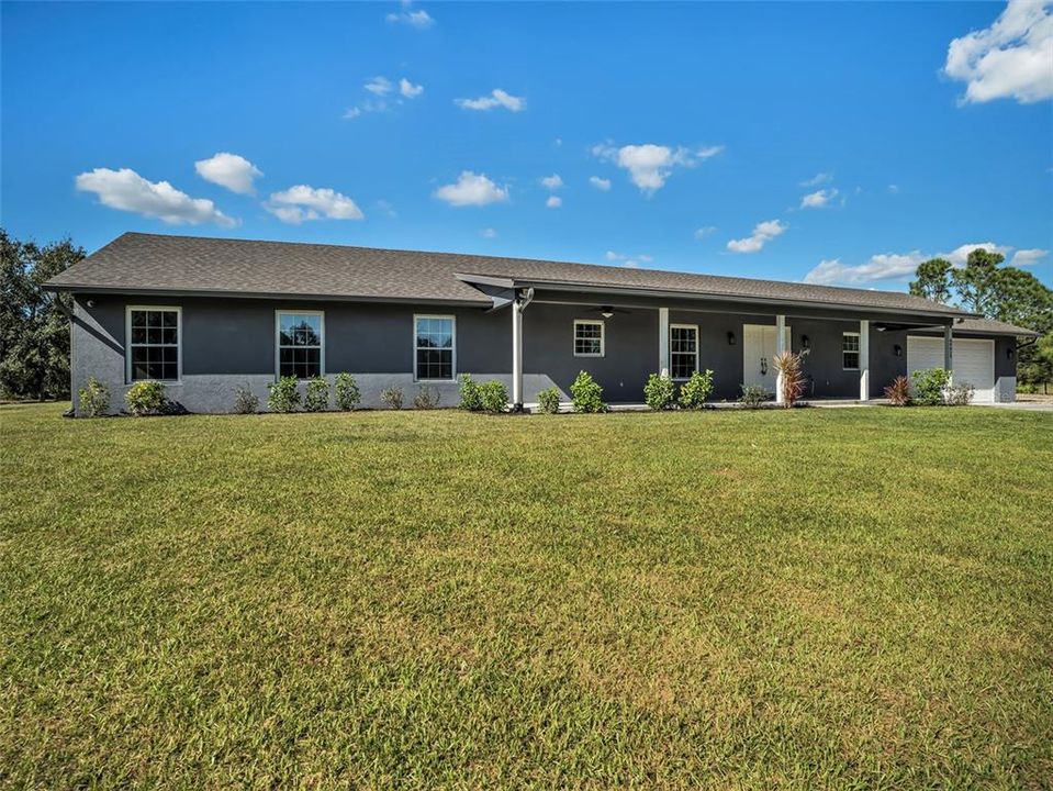 Vendido Recientemente: $740,000 (4 camas, 3 baños, 2400 Pies cuadrados)