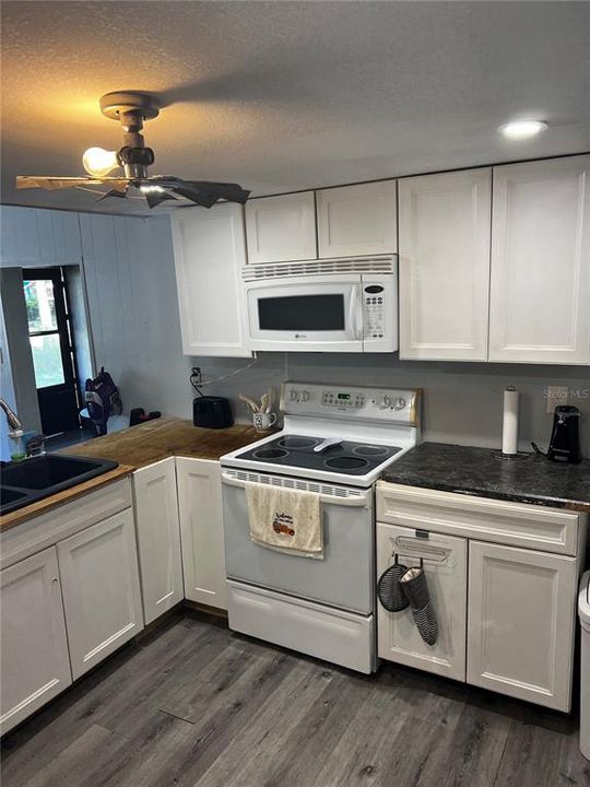 Recently Sold: $98,900 (2 beds, 1 baths, 864 Square Feet)