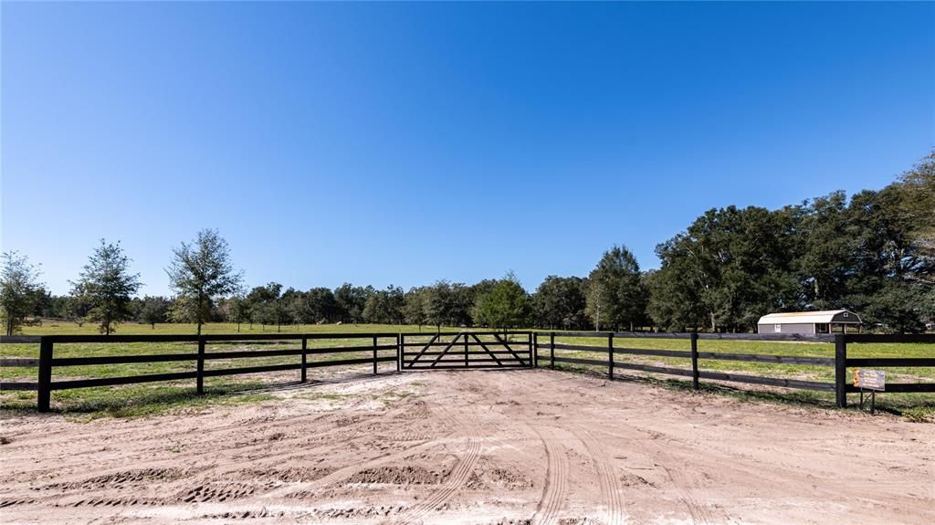 На продажу: $380,000 (20.88 acres)