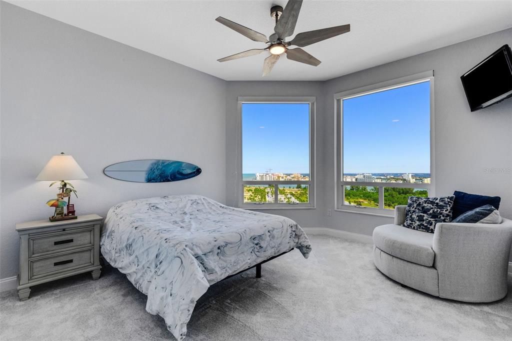 Active With Contract: $3,400,000 (3 beds, 3 baths, 3904 Square Feet)