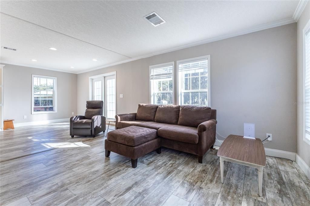 Recently Sold: $395,000 (2 beds, 2 baths, 1188 Square Feet)