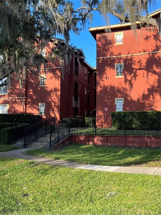Recently Sold: $195,000 (1 beds, 1 baths, 951 Square Feet)
