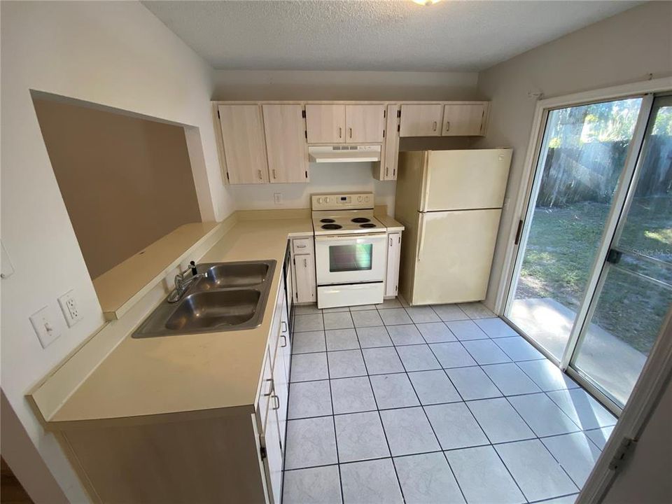 Recently Rented: $1,400 (3 beds, 2 baths, 1043 Square Feet)
