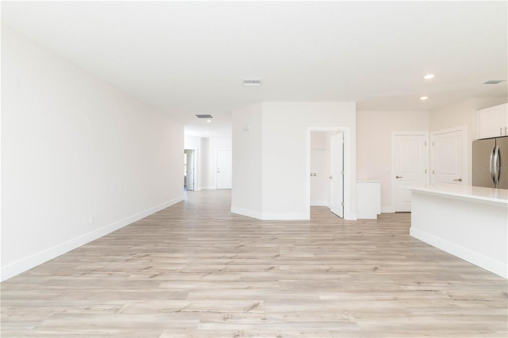 Active With Contract: $342,990 (3 beds, 2 baths, 1663 Square Feet)