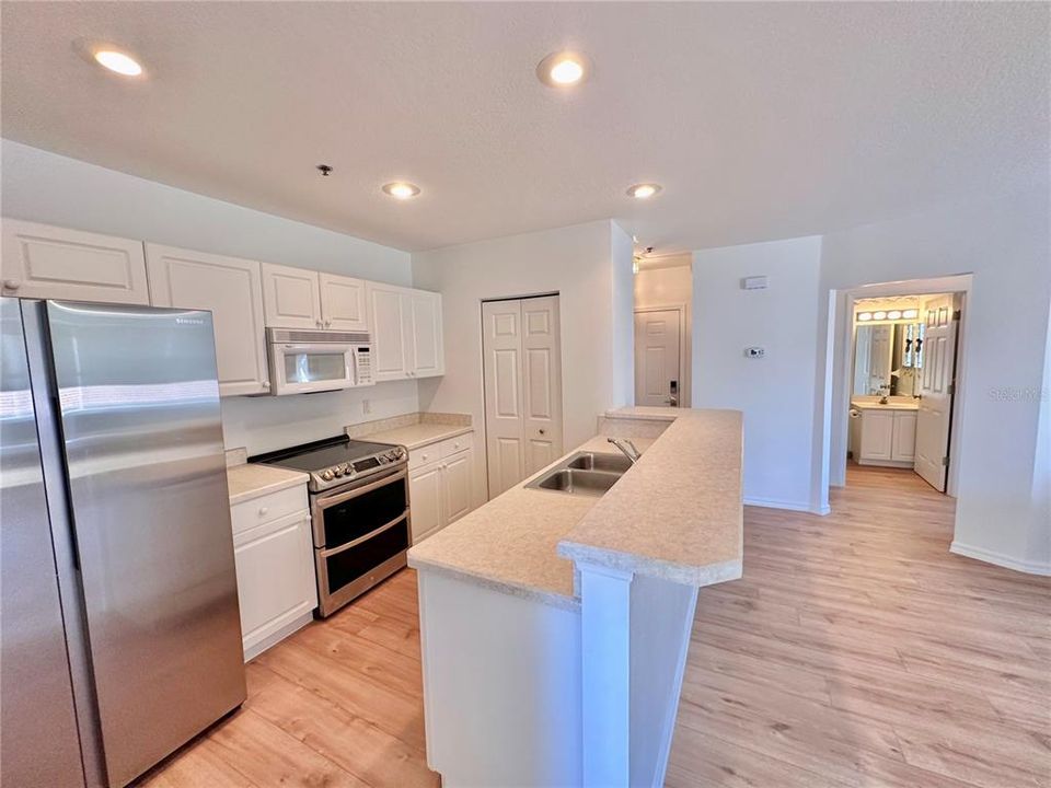 For Sale: $398,500 (2 beds, 2 baths, 1020 Square Feet)