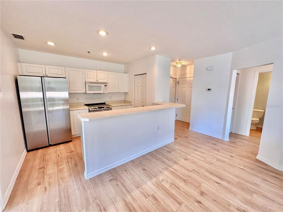 For Sale: $398,500 (2 beds, 2 baths, 1020 Square Feet)