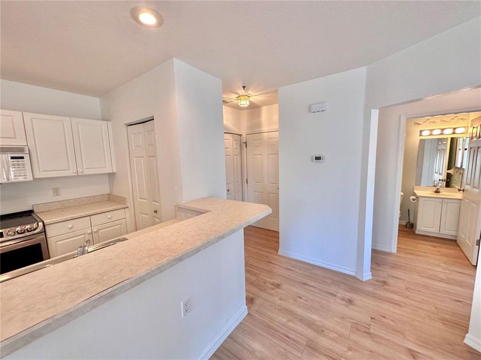 For Sale: $398,500 (2 beds, 2 baths, 1020 Square Feet)